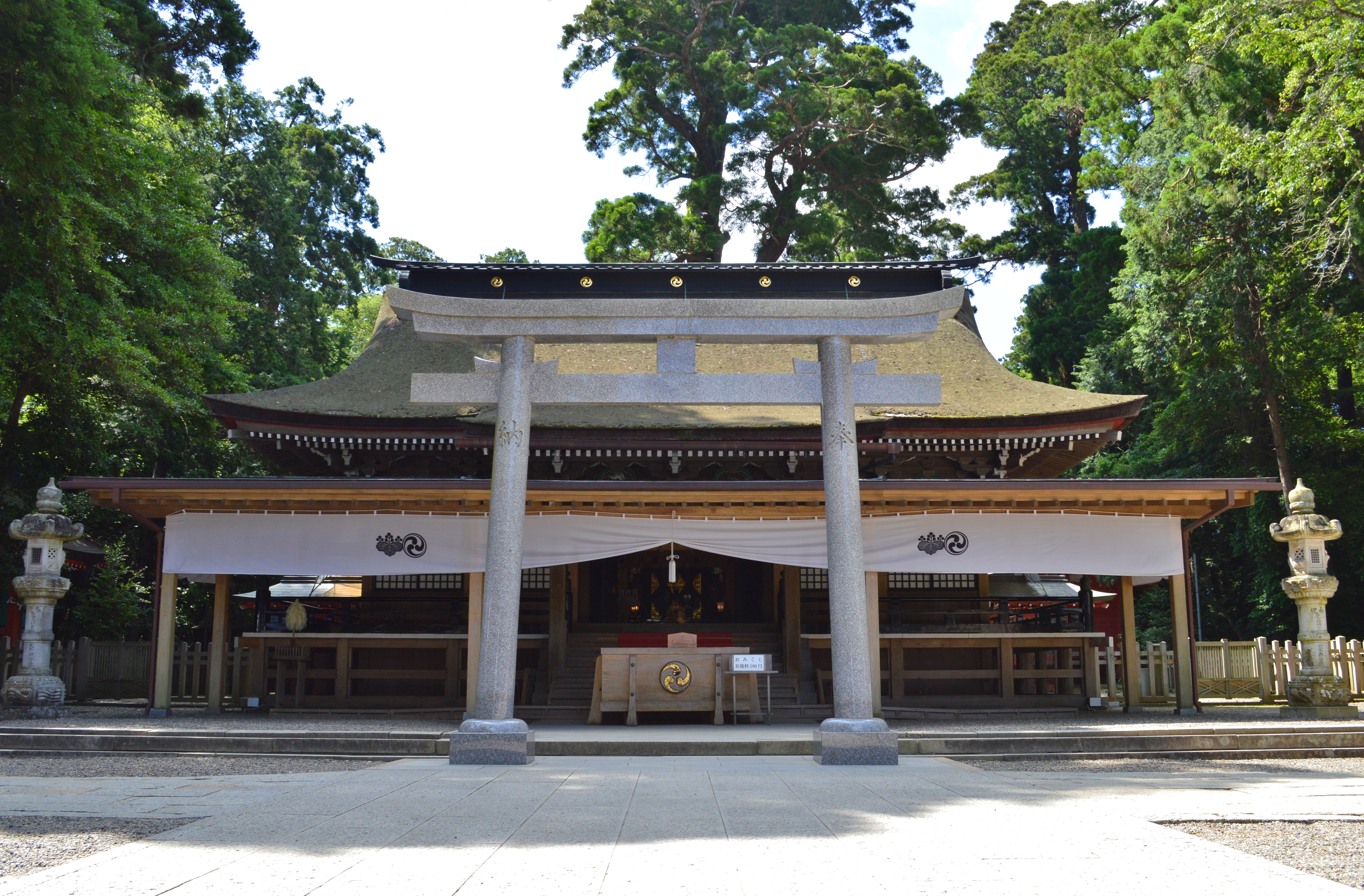 Kashima-jingu_haiden-1.JPG
